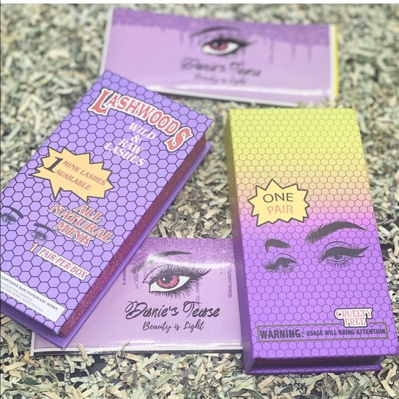 ๐ฆSultry butterfly Lashes๐ฆ metal applicator - Picture 5 of 5